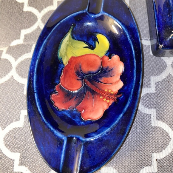 Moorcroft Antique Smoking Set with 2 Ashtrays and Box - Picture 2 of 8